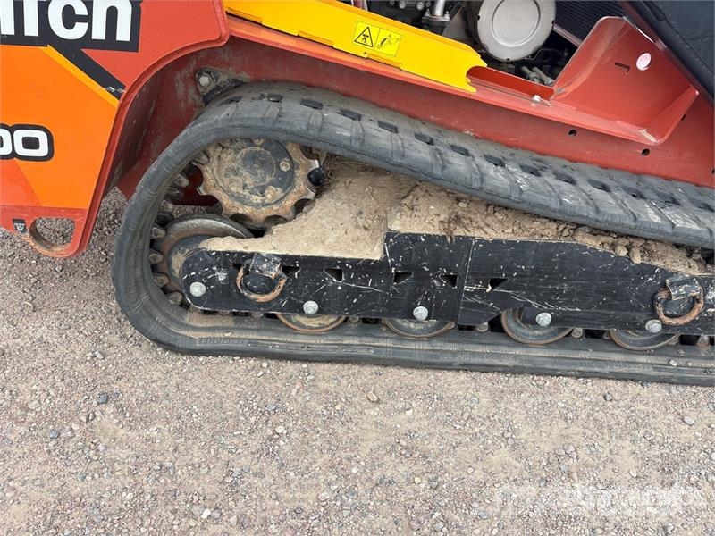 Ditch Witch SK900 Mini Compact Track Loader Krautuvai su šoniniu pasukimu