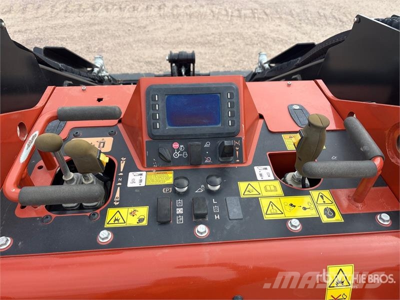 Ditch Witch SK900 Mini Compact Track Loader Krautuvai su šoniniu pasukimu