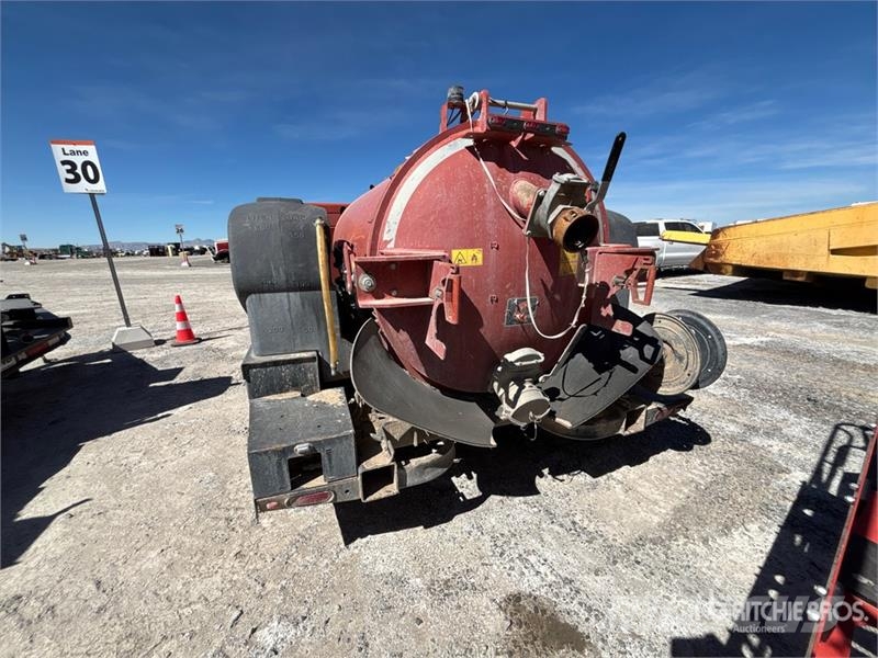 Ditch Witch VT24 800 gal T/A Vacuum Tanker Trailer Tankwagen