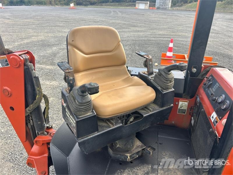Ditch Witch XT855 Tracked Backhoe Loader Rovokopači