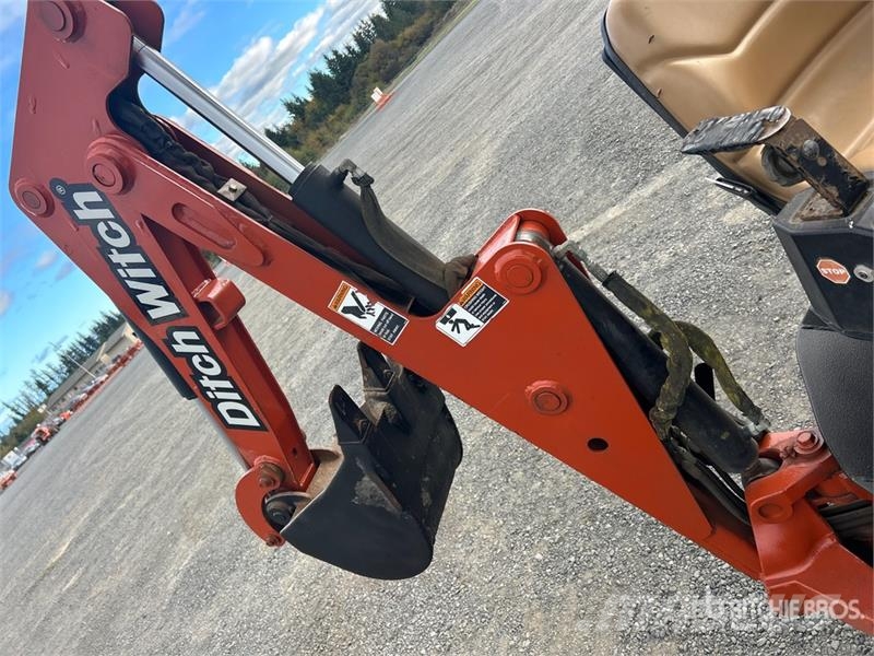 Ditch Witch XT855 Tracked Backhoe Loader Rovokopači