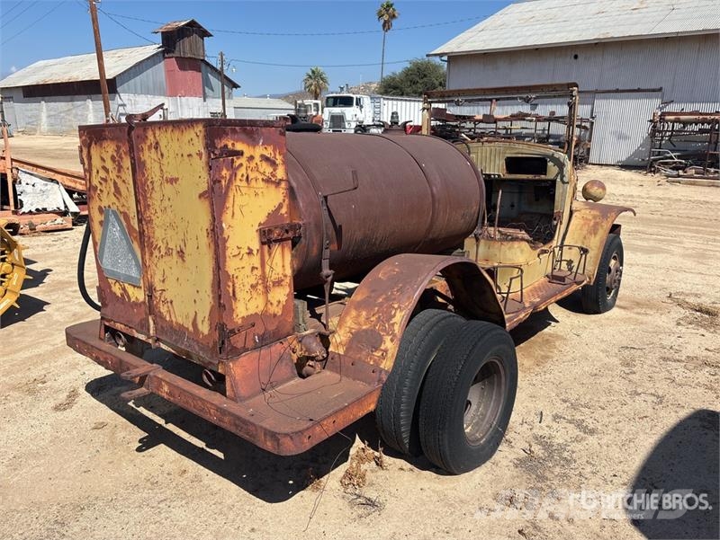 Dodge 4x2 Fuel Truck Βυτιοφόρα φορτηγά
