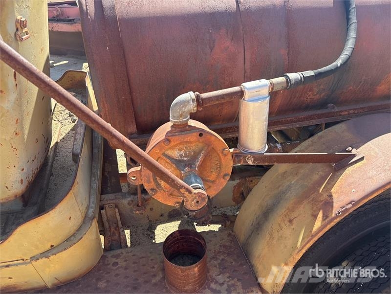 Dodge 4x2 Fuel Truck Βυτιοφόρα φορτηγά