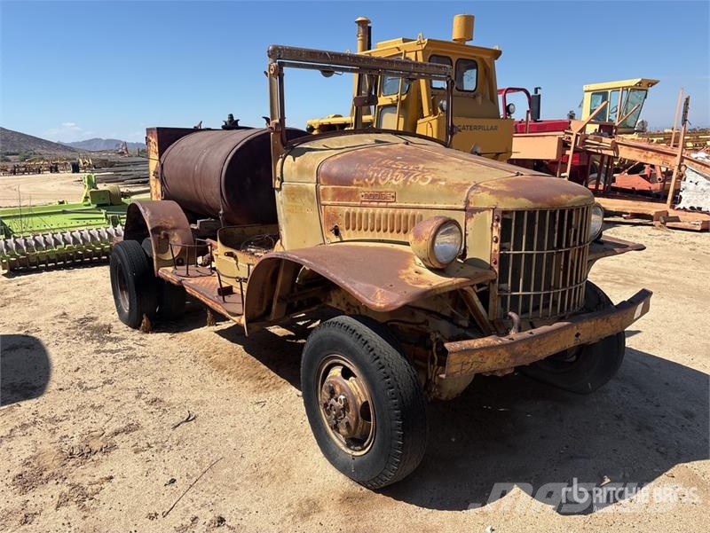 Dodge 4x2 Fuel Truck Βυτιοφόρα φορτηγά