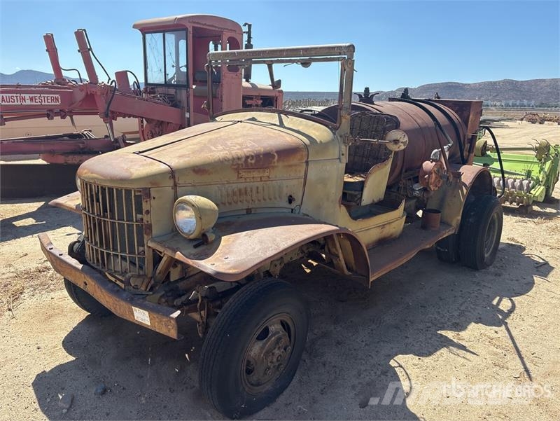 Dodge 4x2 Fuel Truck Βυτιοφόρα φορτηγά