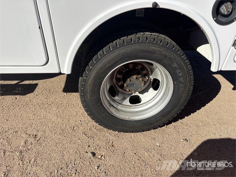Dodge 5500 4x4 Utility Truck Бортовые фургоны