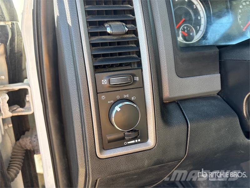 Dodge 5500 4x4 Utility Truck Бортовые фургоны