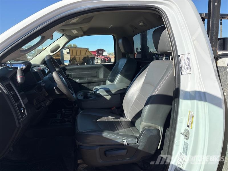 Dodge 5500 4x4 Utility Truck Бортовые фургоны