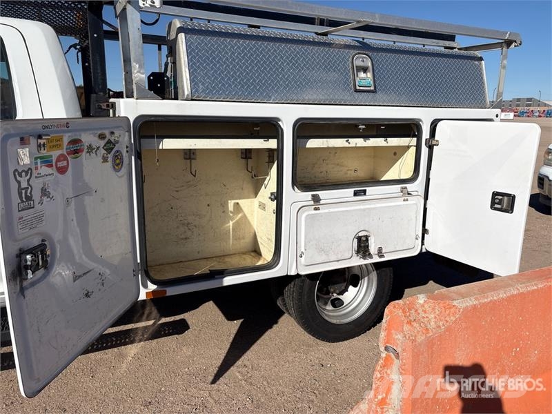 Dodge 5500 4x4 Utility Truck Бортовые фургоны