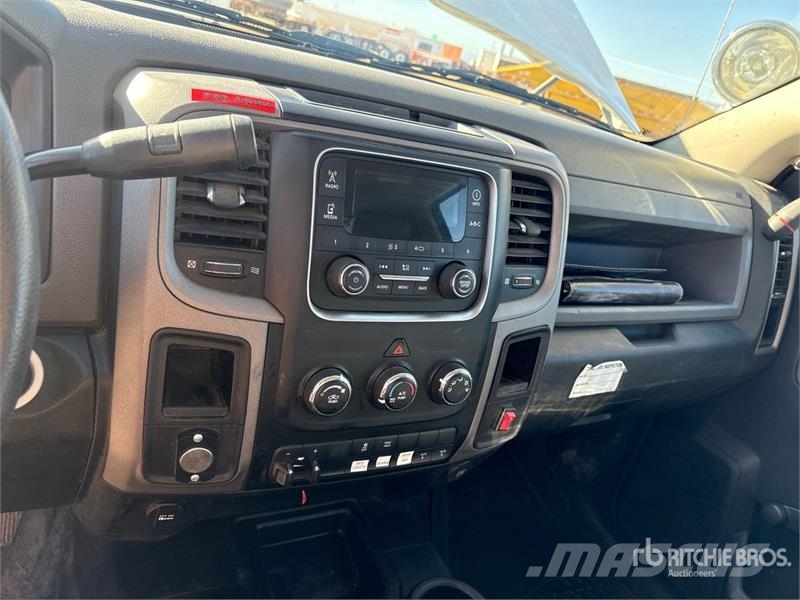 Dodge 5500 4x4 Utility Truck Бортовые фургоны