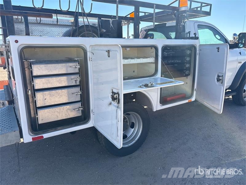 Dodge 5500 4x4 Utility Truck Бортовые фургоны
