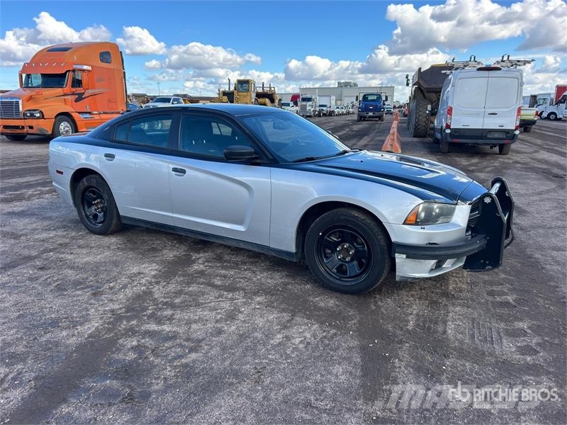 Dodge Charger SE 汽车