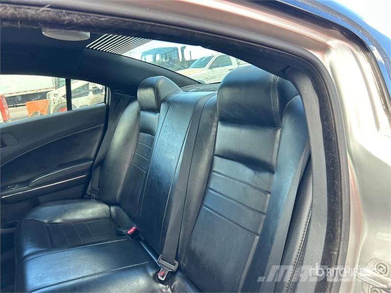Dodge Charger SE 汽车