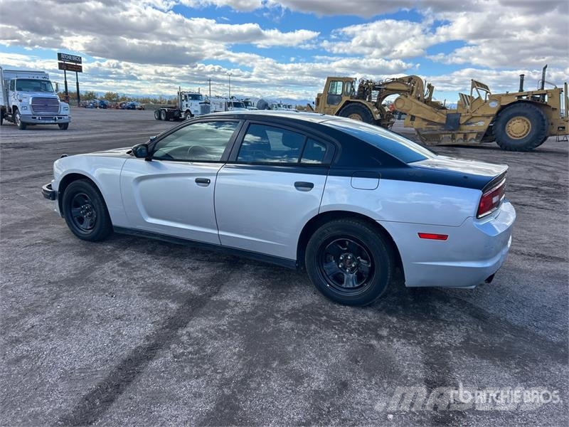 Dodge Charger SE 汽车