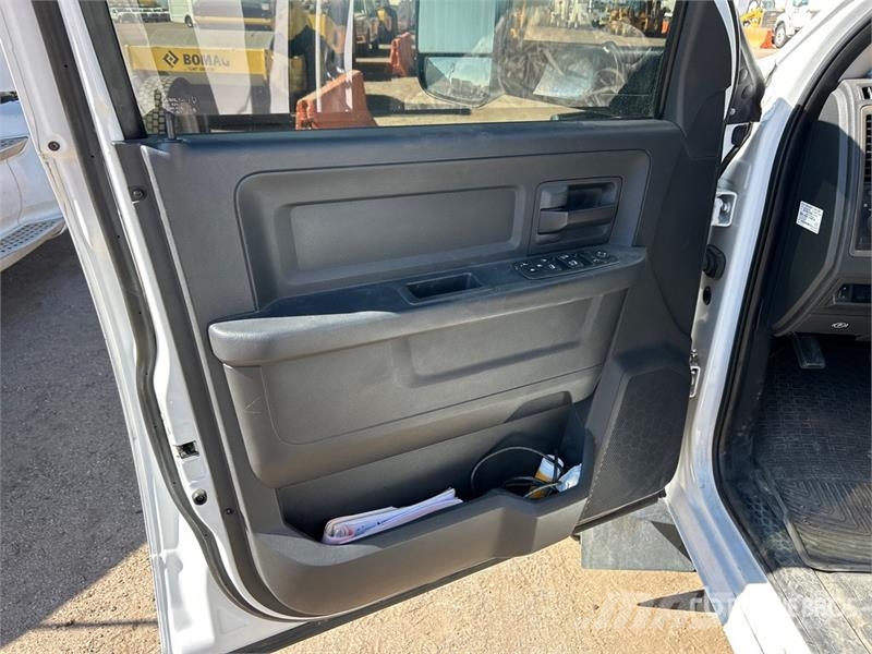Dodge Ram 5500 Pritschenwagen/Pritschenwagen mit Seitenklappe