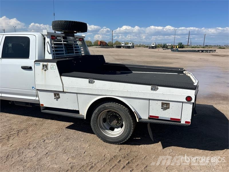 Dodge Ram 5500 Pritschenwagen/Pritschenwagen mit Seitenklappe