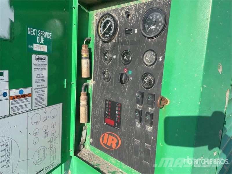 Doosan 1170/350 Mobile Air Compressor مكابس