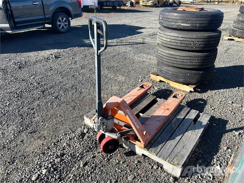 Doosan 5500 lb Pallet Jack Transpalette manuel