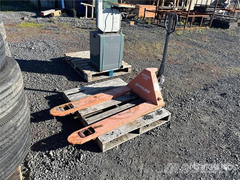Doosan 5500 lb Pallet Jack Transpalette manuel