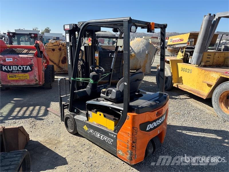 Doosan B20T7 3650 lb Cushion Tire Forklift Carrelli elevatori-Altro