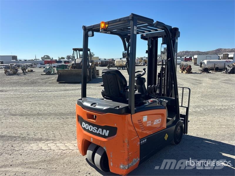 Doosan B20T7 3650 lb Electric Forklift Electric forklifts
