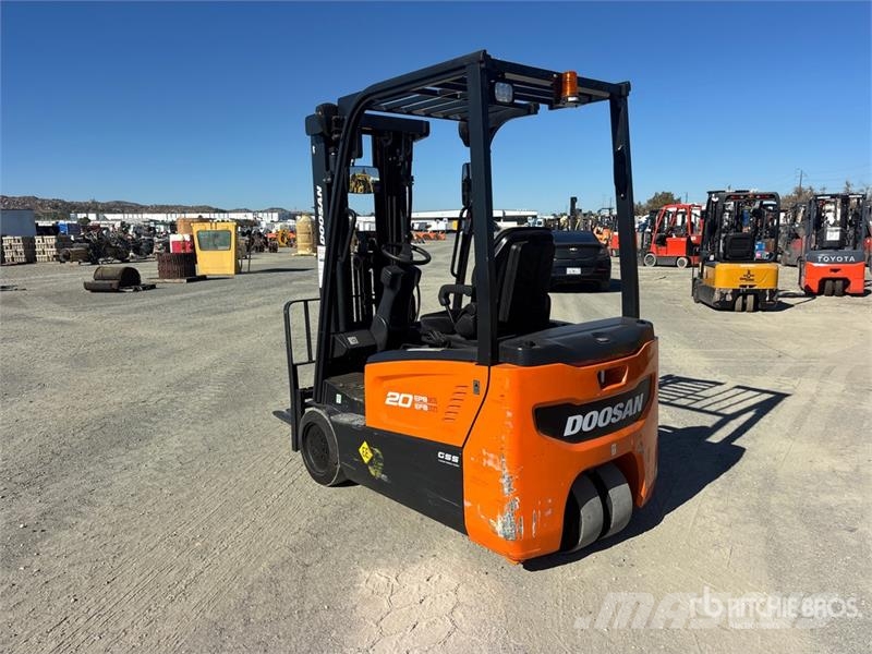 Doosan B20T7 3650 lb Electric Forklift Carretillas de horquilla eléctrica