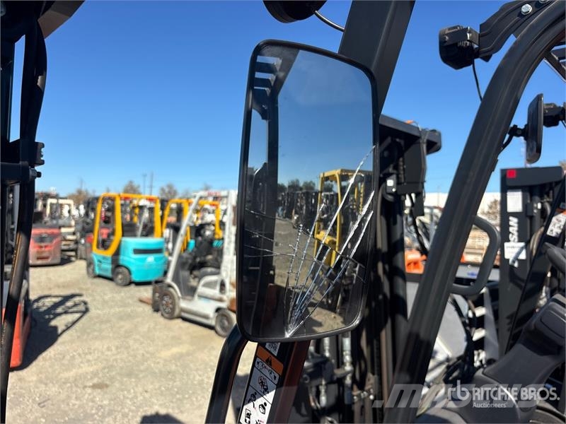 Doosan B20T7 3650 lb Electric Forklift Electric forklifts