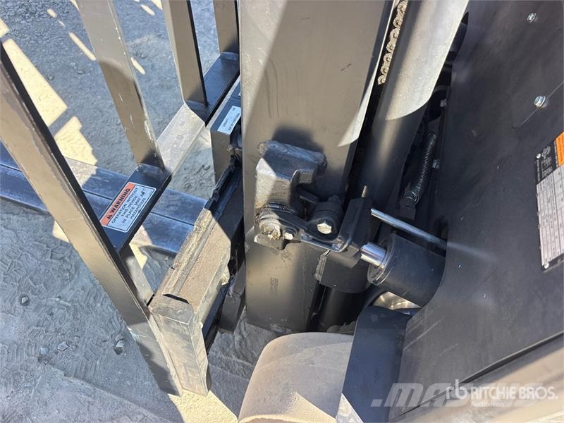 Doosan B20T7 3650 lb Electric Forklift Electric forklifts