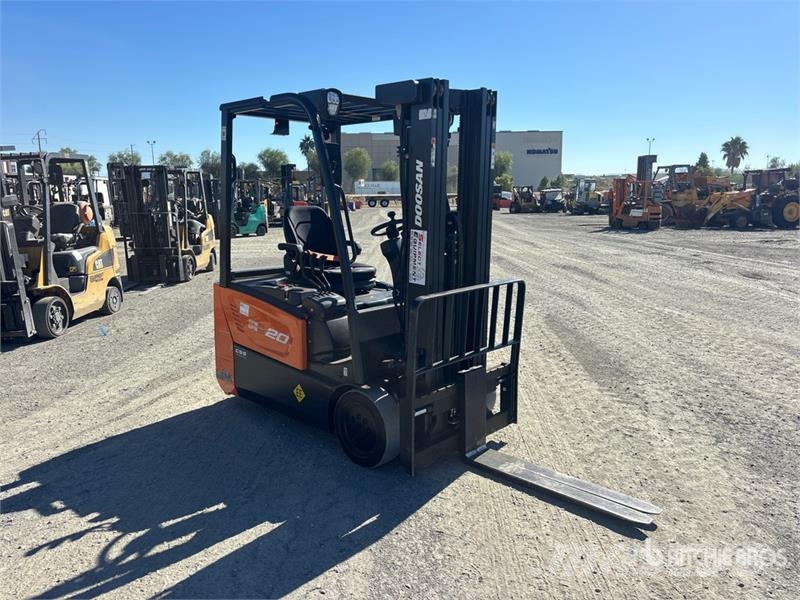 Doosan B20T7 3650 lb Electric Forklift Carretillas de horquilla eléctrica