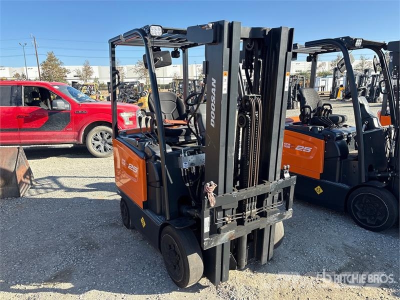 Doosan BC25S-7 2500 lb Electric Forklift Электропогрузчики