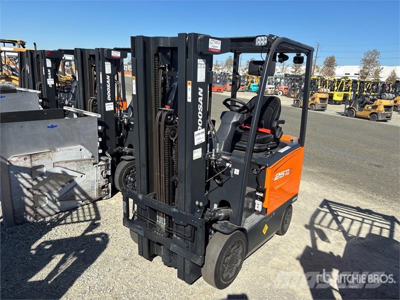 Doosan BC25S-7 2500 lb Cushion Tire Forklift Viličarji - drugo