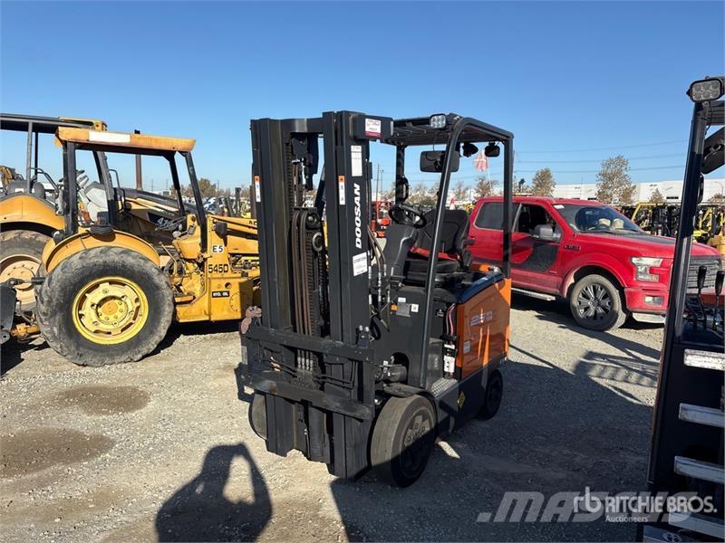Doosan BC25S-7 2500 lb Electric Forklift Электропогрузчики