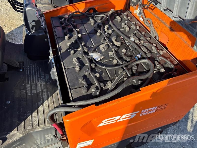 Doosan BC25S-7 3000 lb Electric Forklift Электропогрузчики