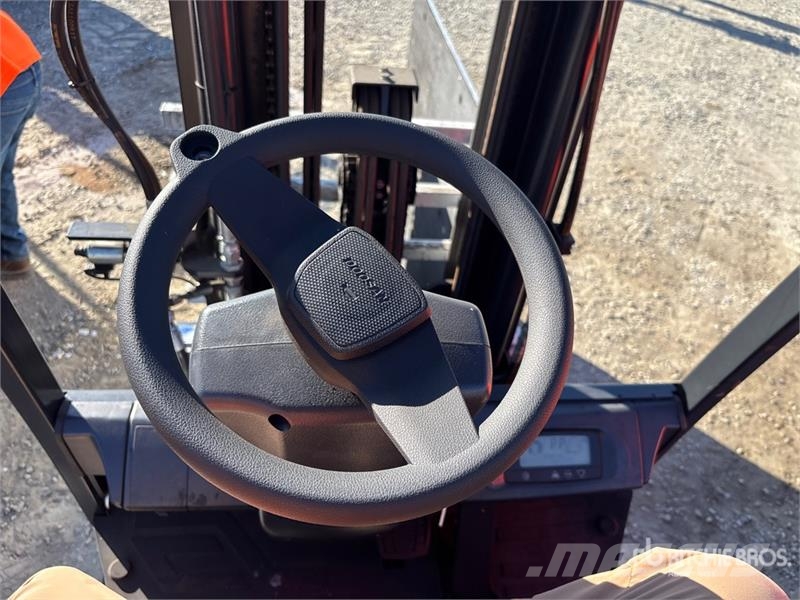 Doosan BC25S-7 3000 lb Electric Forklift Электропогрузчики