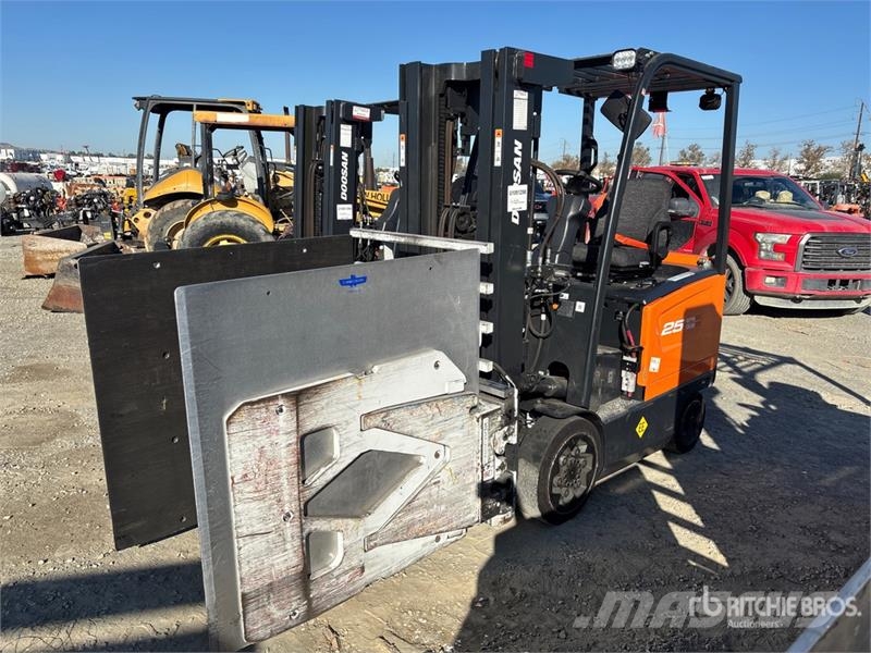 Doosan BC25S-7 3000 lb Electric Forklift Электропогрузчики