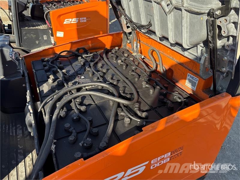 Doosan BC25S-7 3000 lb Electric Forklift Электропогрузчики