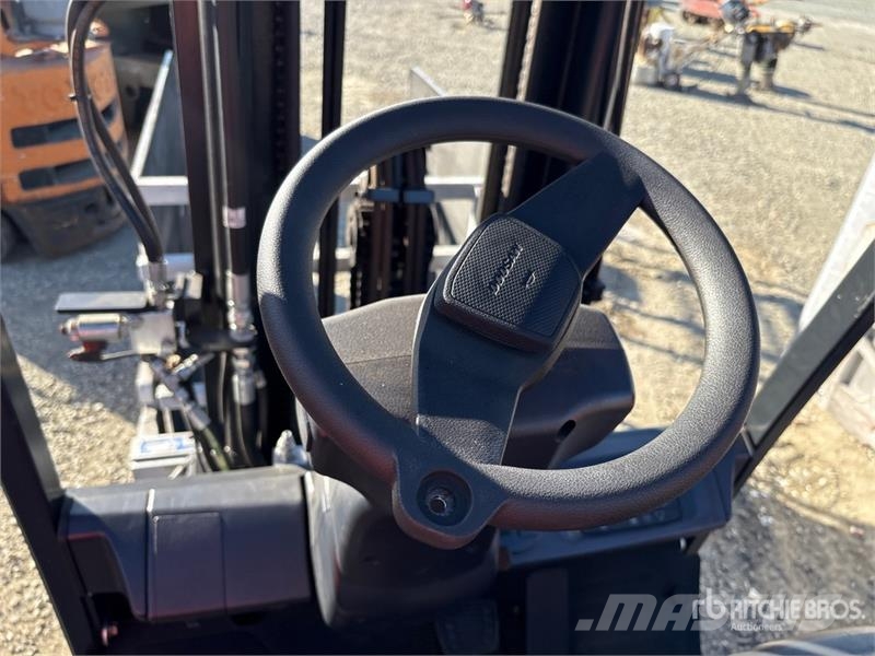 Doosan BC25S-7 3000 lb Electric Forklift Электропогрузчики