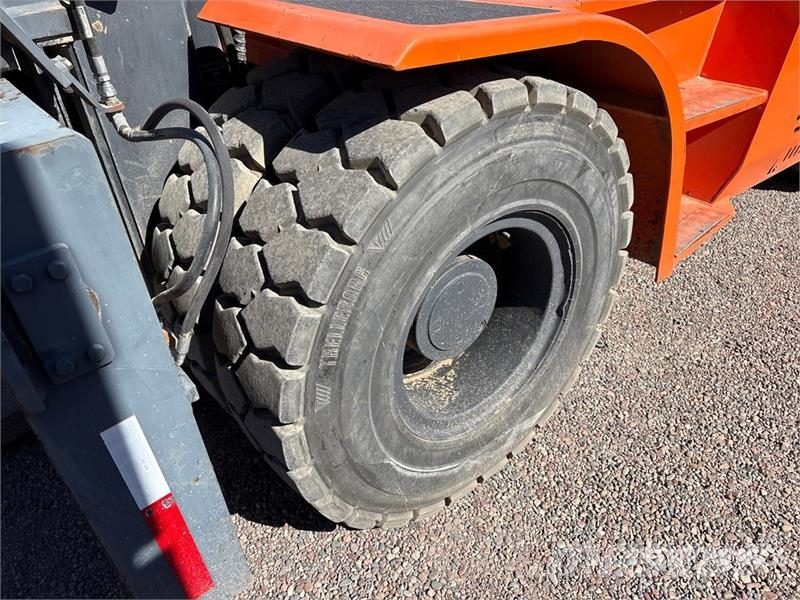 Doosan D160S-5 Pneumatic Tire Forklift Інше