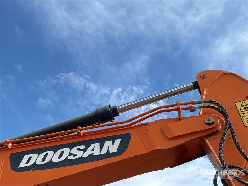 Doosan DX170LC-5 Tracked Excavator Kāpurķēžu ekskavatori