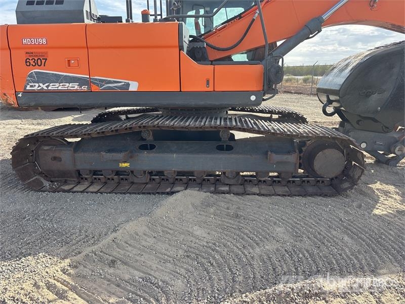 Doosan DX225LC-5 Tracked Excavator Kāpurķēžu ekskavatori