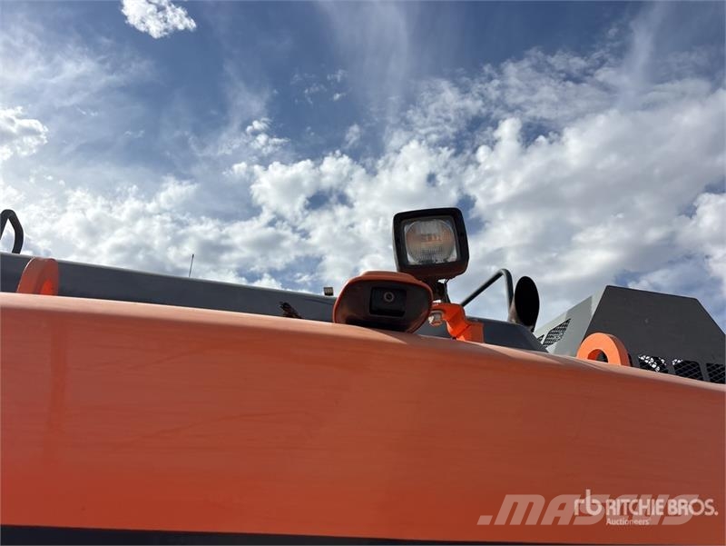 Doosan DX225LC-5 Tracked Excavator Kāpurķēžu ekskavatori