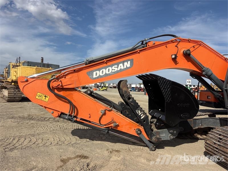 Doosan DX225LC-5 Tracked Excavator Kāpurķēžu ekskavatori
