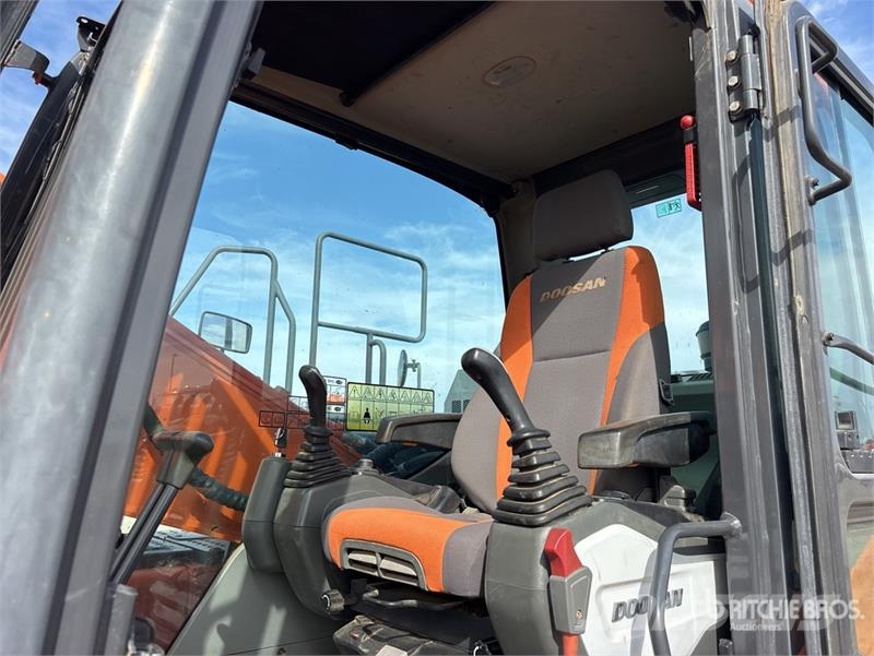Doosan DX225LC-5 Tracked Excavator Kāpurķēžu ekskavatori