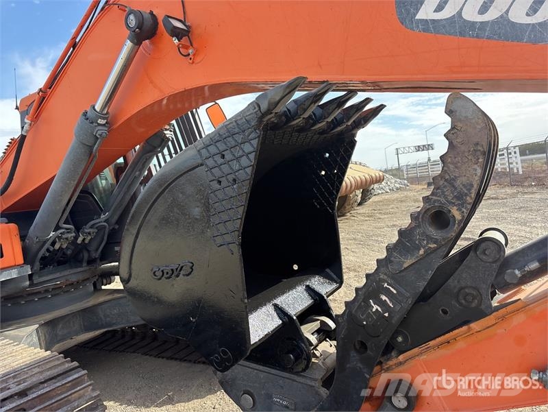 Doosan DX225LC-5 Tracked Excavator Kāpurķēžu ekskavatori