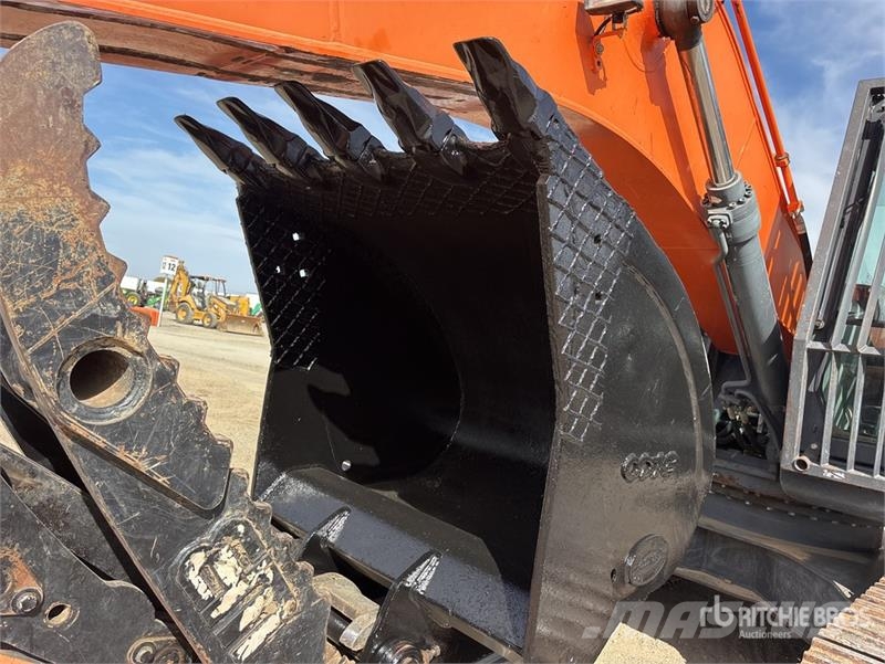 Doosan DX225LC-5 Tracked Excavator Kāpurķēžu ekskavatori
