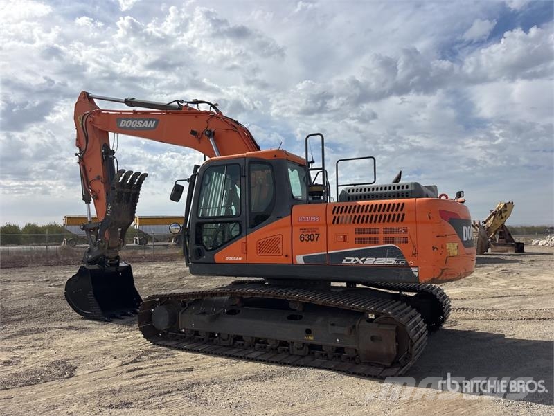 Doosan DX225LC-5 Tracked Excavator Kāpurķēžu ekskavatori