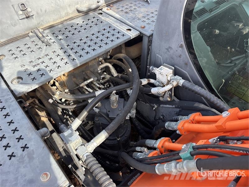 Doosan DX225LC-5 Tracked Excavator Kāpurķēžu ekskavatori