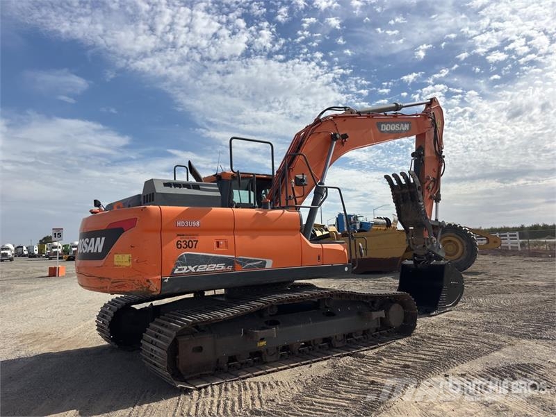 Doosan DX225LC-5 Tracked Excavator Kāpurķēžu ekskavatori