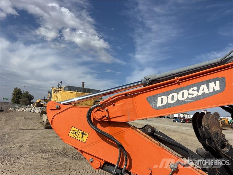 Doosan DX225LC-5 Tracked Excavator Kāpurķēžu ekskavatori