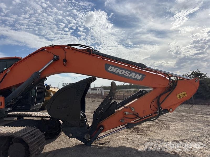 Doosan DX225LC-5 Tracked Excavator Kāpurķēžu ekskavatori